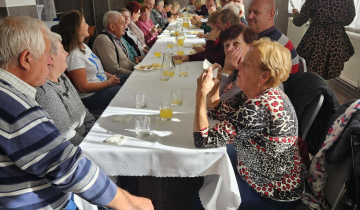 Aktuality / Výlet seniorov - Leluchów, Hora Zvir – Pútnické miesto Litmanová a Nestville čokoládovňa - foto