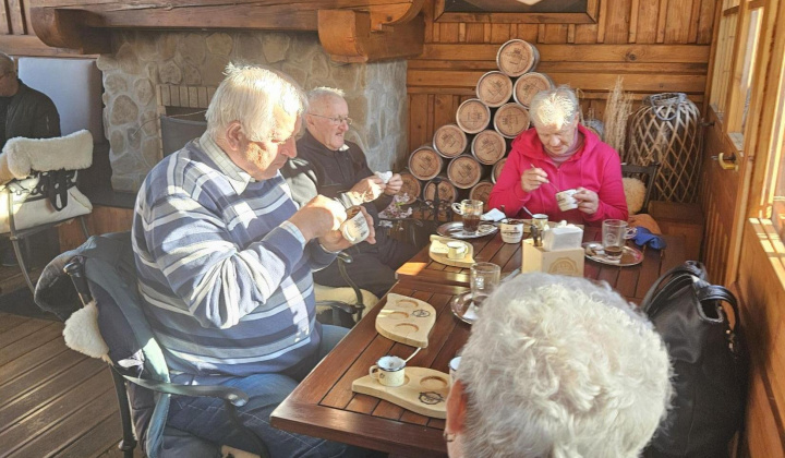 Aktuality / Výlet seniorov - Leluchów, Hora Zvir – Pútnické miesto Litmanová a Nestville čokoládovňa - foto